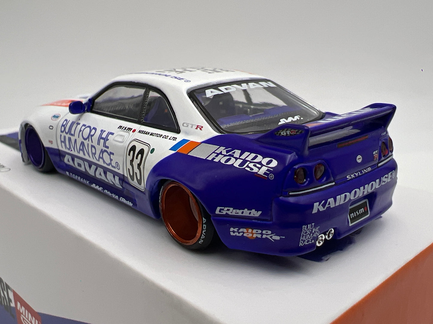 Mini GT Kaido House #213 Nissan Skyline GT-R R33 BFTHR V1