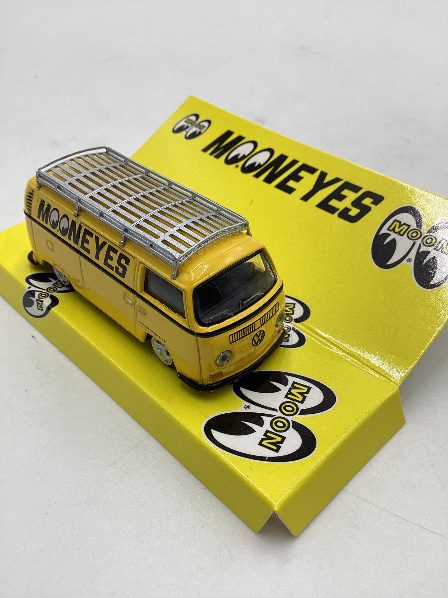 Tarmac Works x Mooneyes Collab64 Volkswagen Type II [T-2] Panel Van