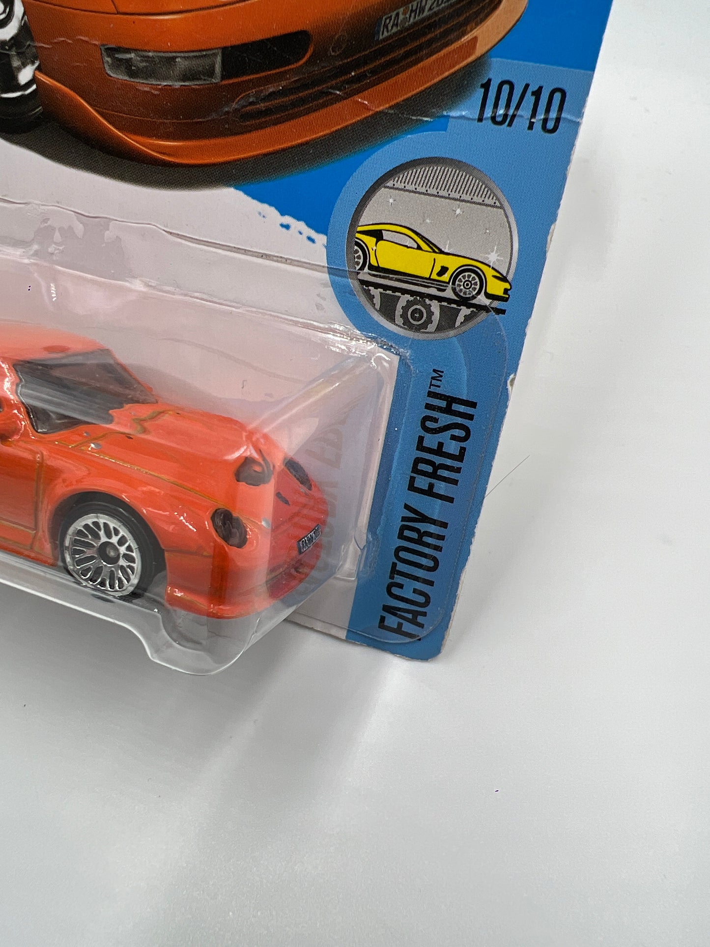 2017 Hot Wheels Factory Fresh #30 Porsche 993 GT2 Orange (Bad Card) 98A
