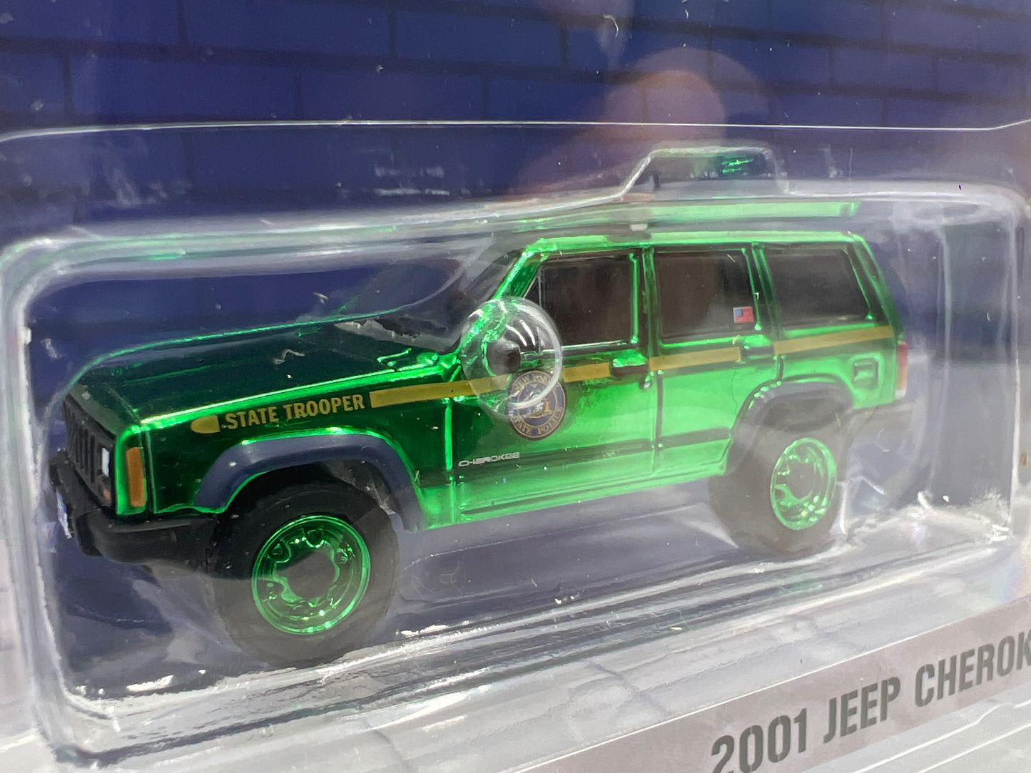 Greenlight Hobby Exclusive CHASE Hitch & Tow Hot Pursuit 2001 Jeep Cherokee W/Small Cargo Trailer