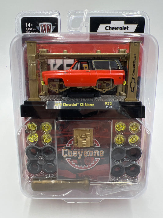 M2 Machines Model Kits CHASE 1974 Chevrolet K5 Blazer Orange R72