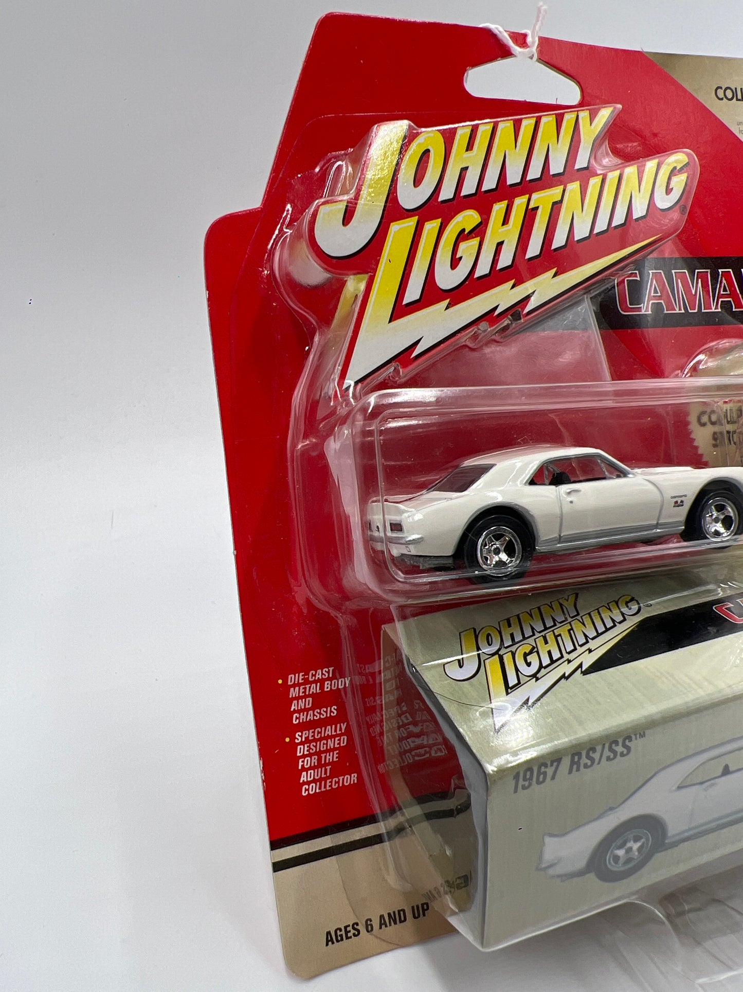 Johnny Lightning Pro Collector Series W/Storage Tin #34 1967 Chevy Camaro RS/SS White 227E