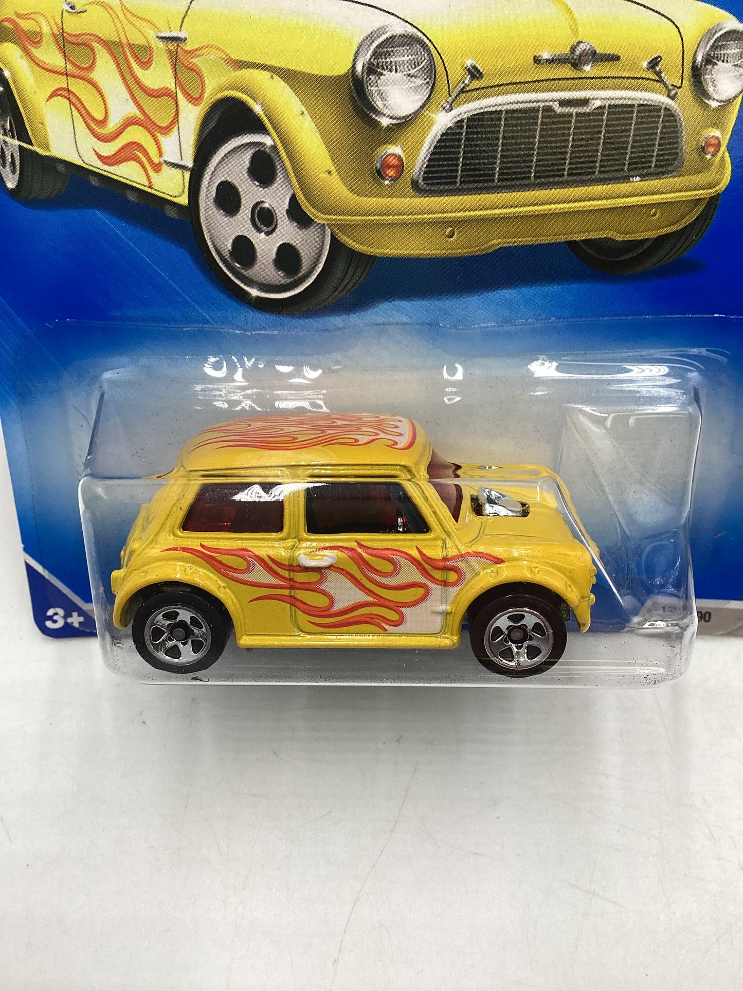 2009 Hot Wheels #124 Yellow Morris Mini 64B