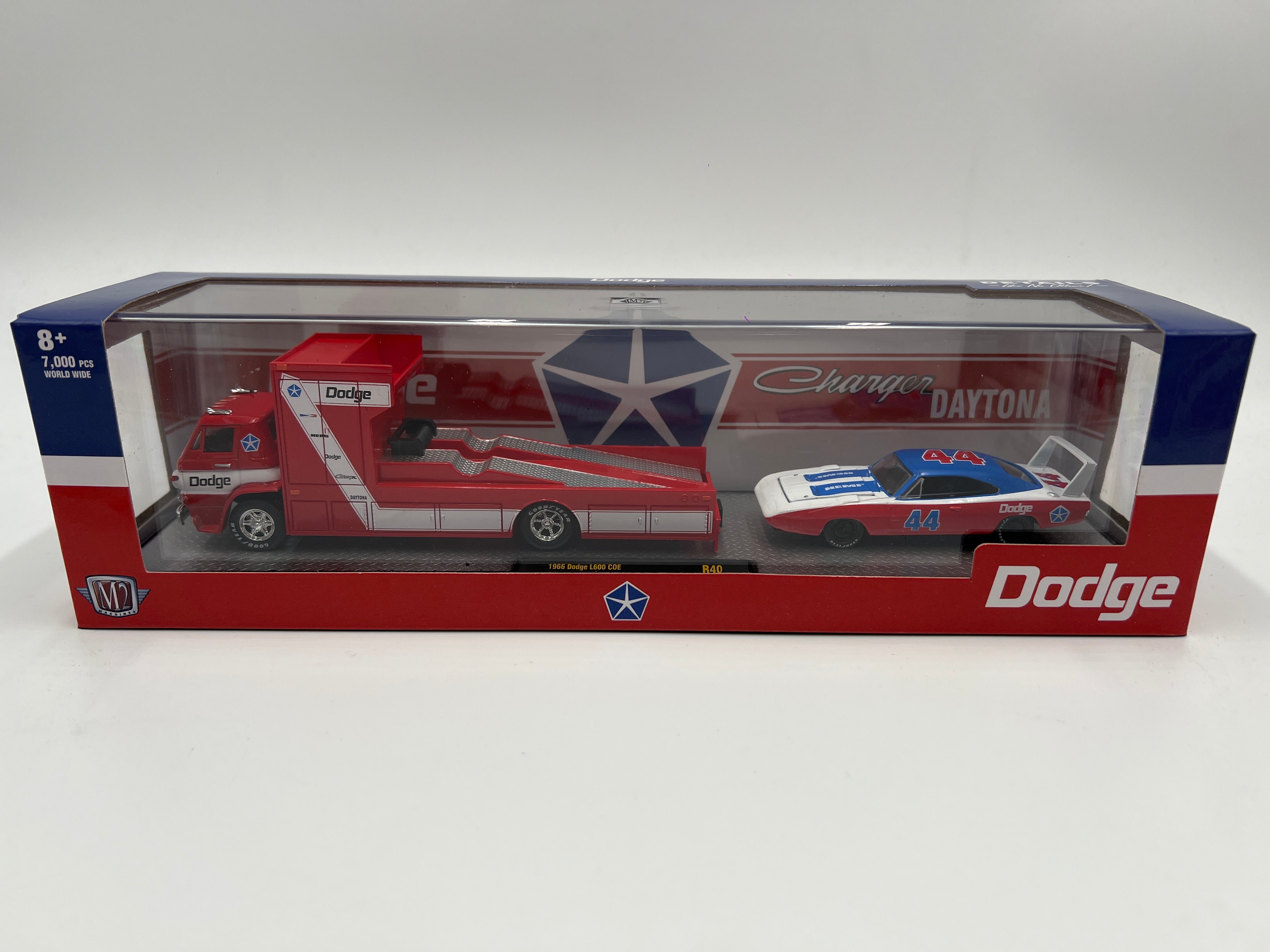 M2マシーン ダッジ L600 & ダッジ・チャージャー・デイトナ・ヘミ M2 Machines Auto Haulers 1966 Dodge L600 COE & 1969 Dodge Charger