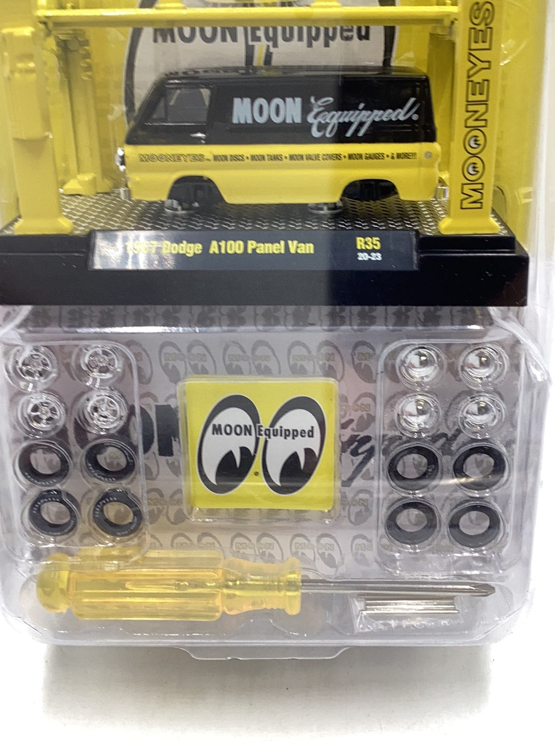 M2 Machines Model Kits Mooneyes 1967 Dodge A100 Panel Van R35