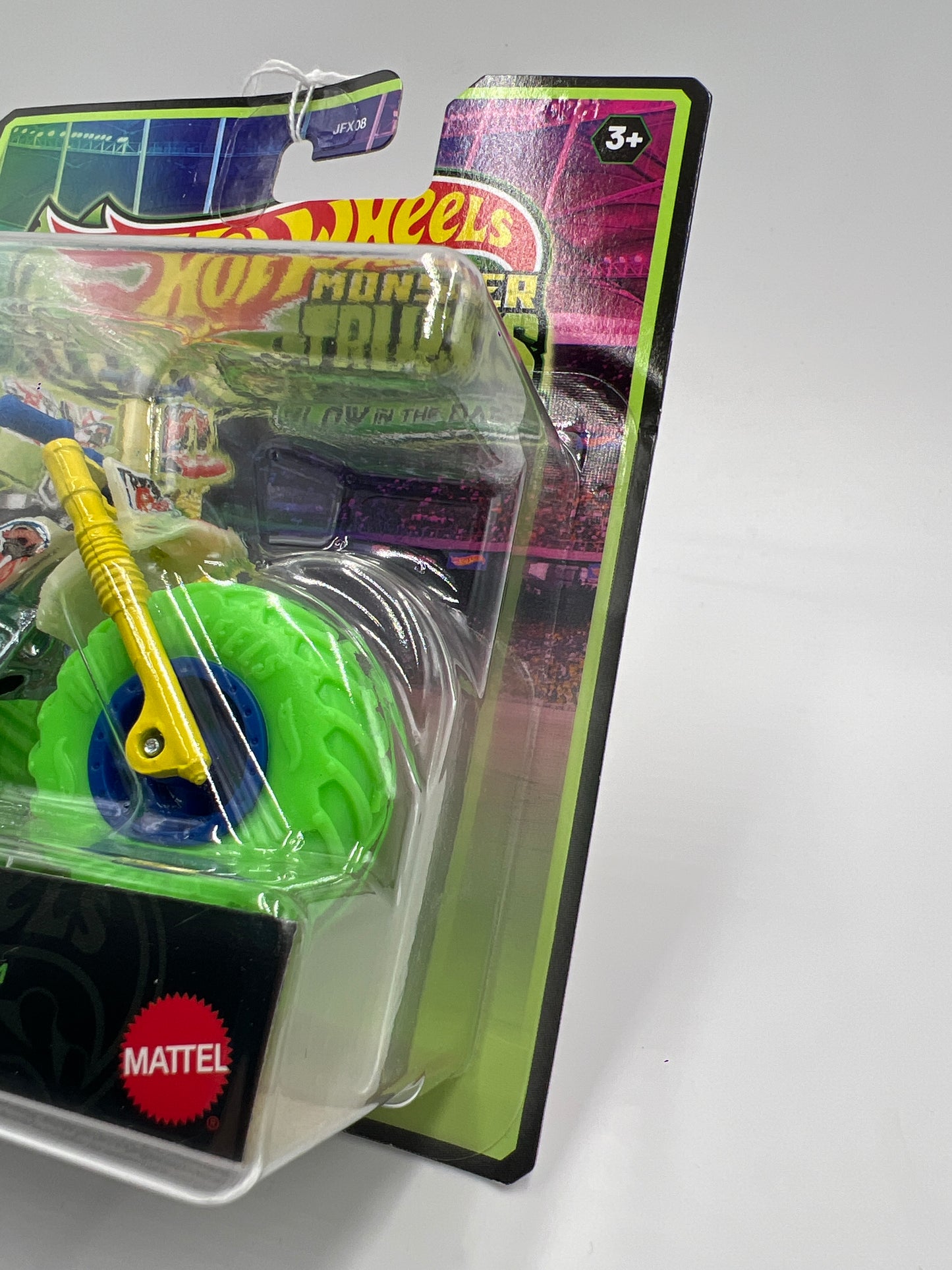 Hot Wheels Monster Trucks Glow In The Dark Tri-To-Crush-Me 130B