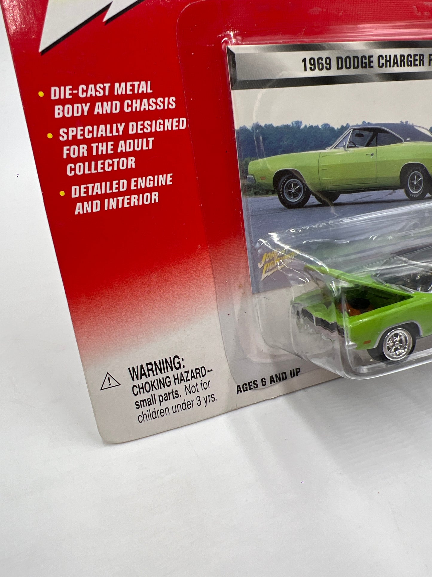 Johnny Lightning Mopar Muscle Magazine 1969 Dodge Charger R/T Green Bad Card 220F