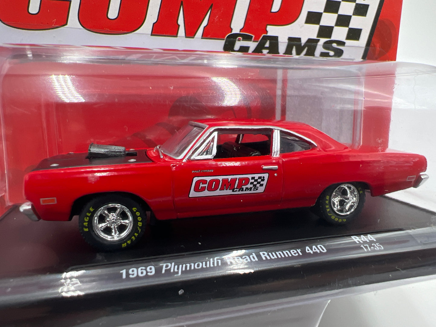 M2 Machines Auto Drivers 1969 Plymouth Road Runner 440 Red Comp Cams R44 193G