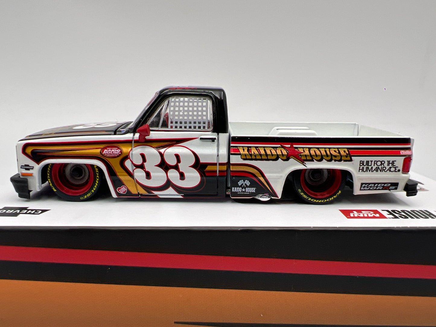 Mini GT x Kaido House #212 Chevrolet Silverado Kaido Intimidator V1