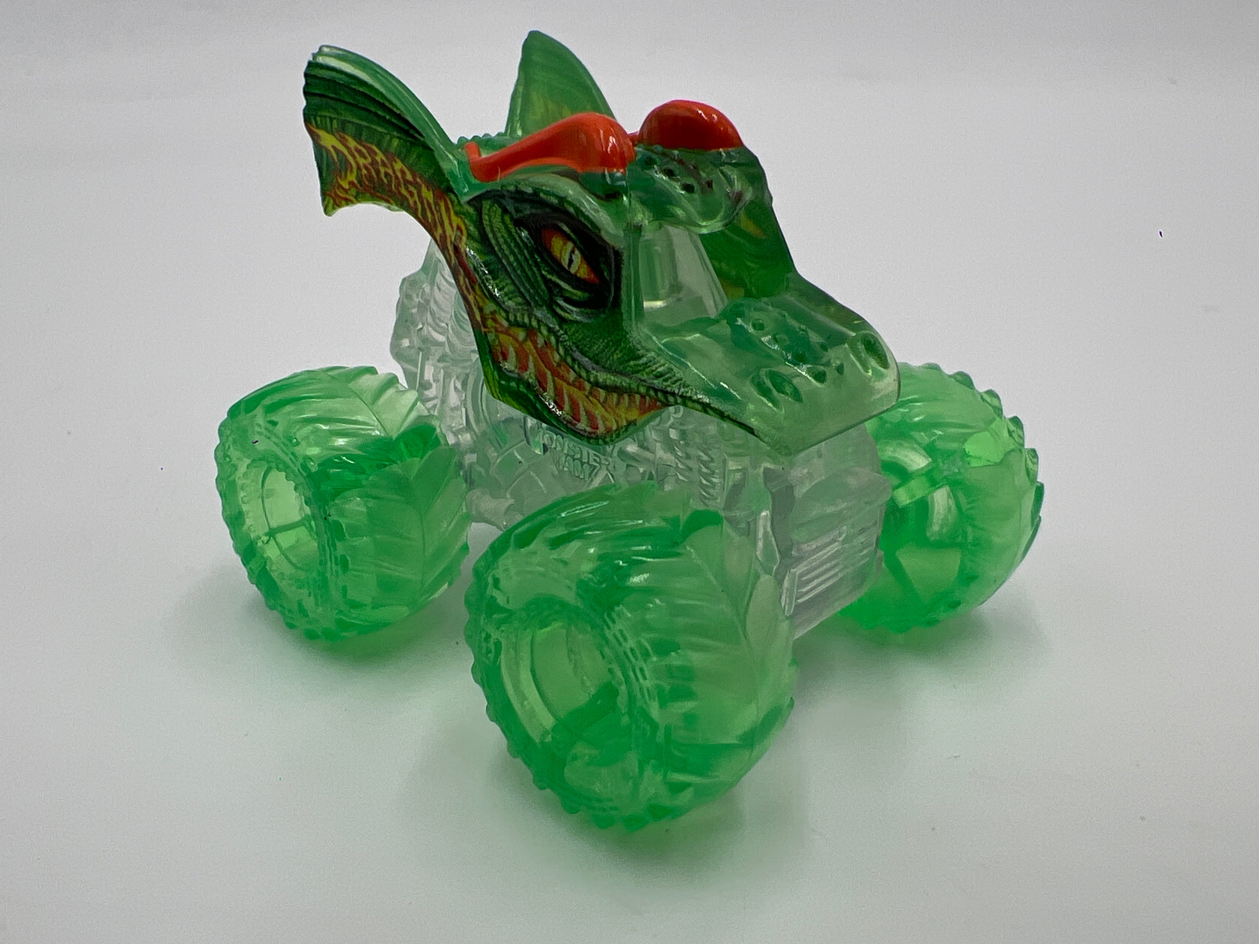 Monster Jam Mini Series 17 #152 X-Ray Dragon Green Chase