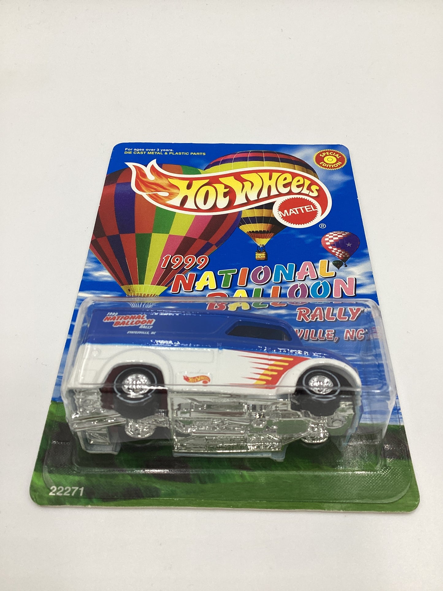 1999 Hot Wheels National Ballon Rally NC Dairy Delivery White/Blue W/Protector SR