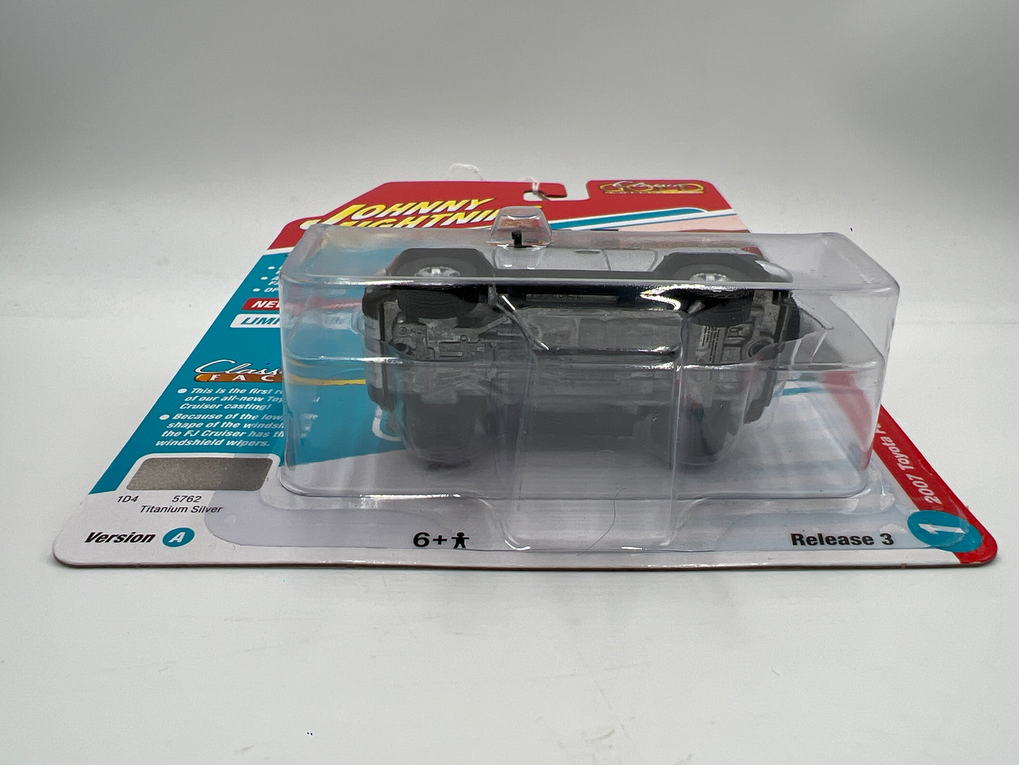 Johnny Lightning Classic Gold Release 3 Version A 2007 Toyota FJ Cruiser Silver 230D