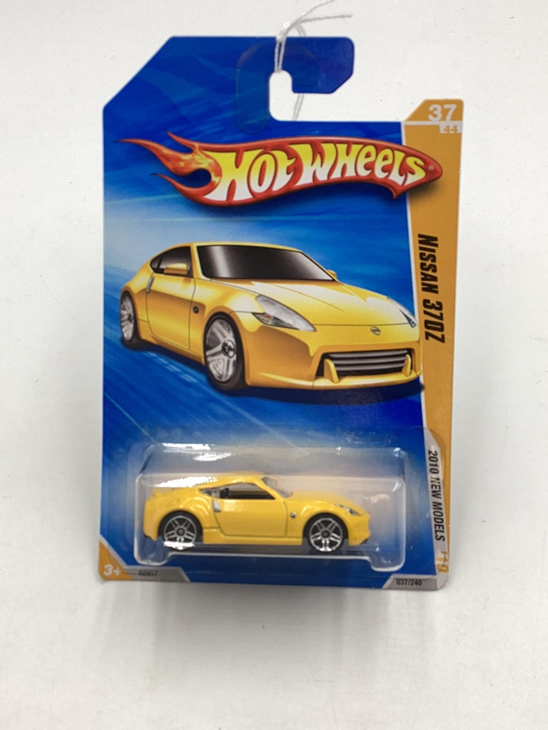 2010 Hot wheels new models #37 Nissan 370Z yellow 97B