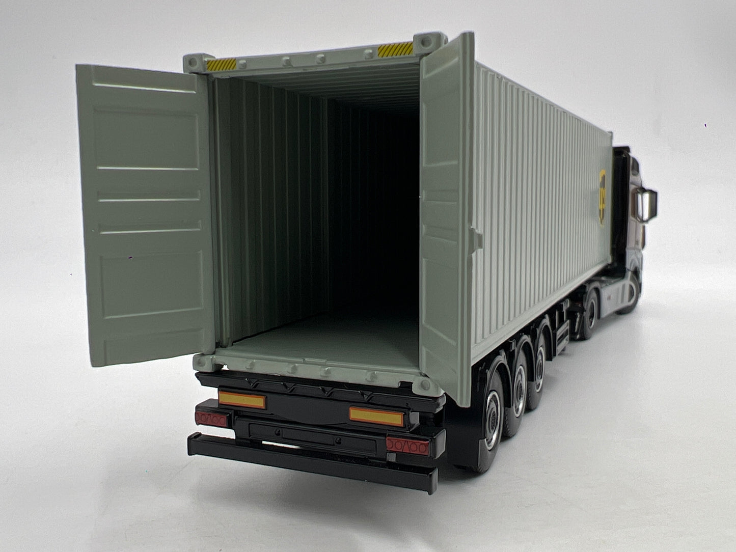 Mini GT #705 Mercedes-Benz Actros W/40ft Container UPS Europe