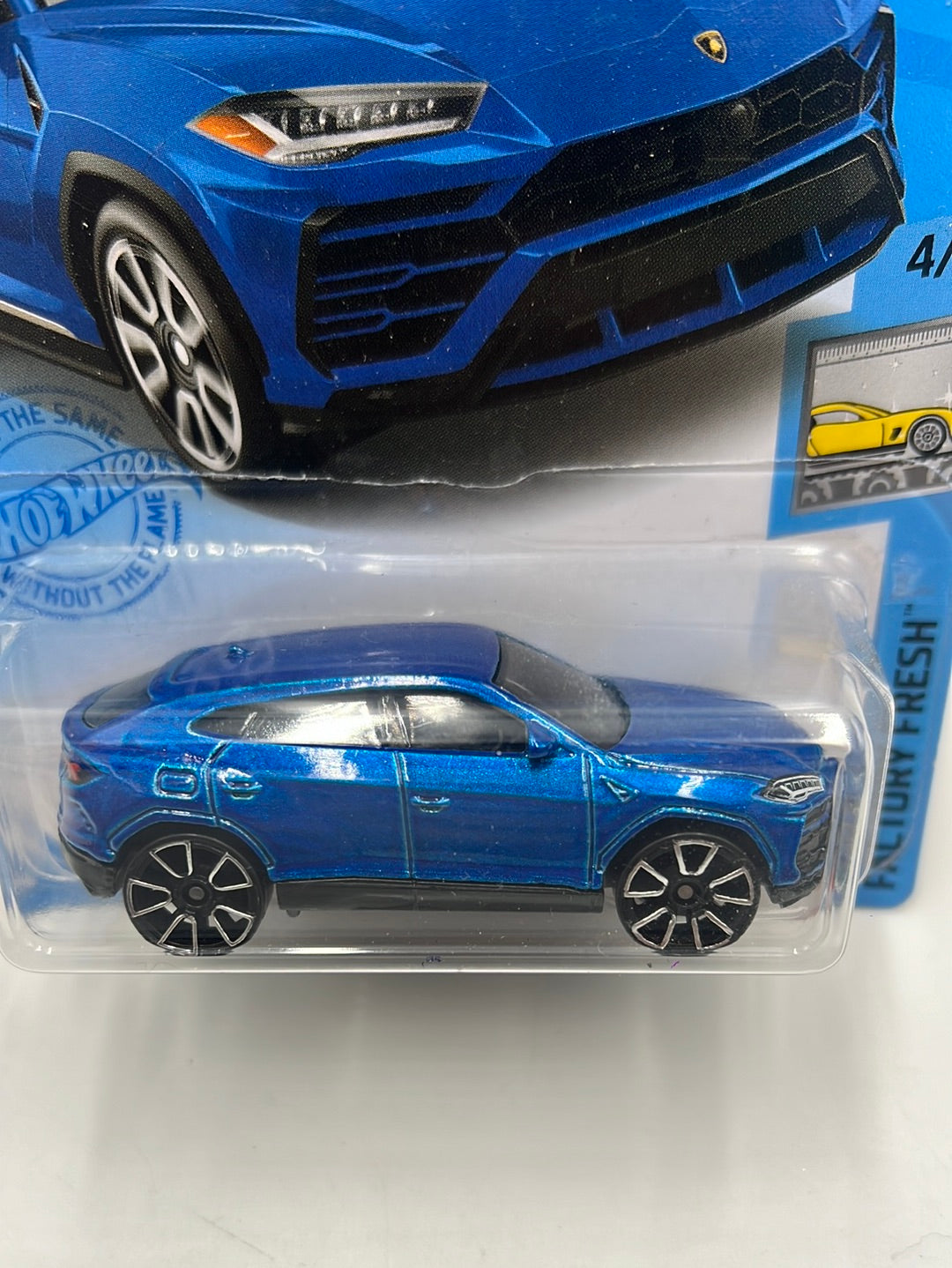 2021 hot wheels case #64 17 Lamborghini Urus blue 102F