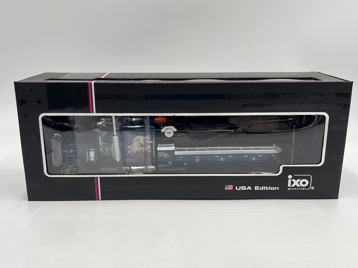 IXO Models 1/43 Scale USA Edition Peterbilt 359 Wrecker 1980 Blue