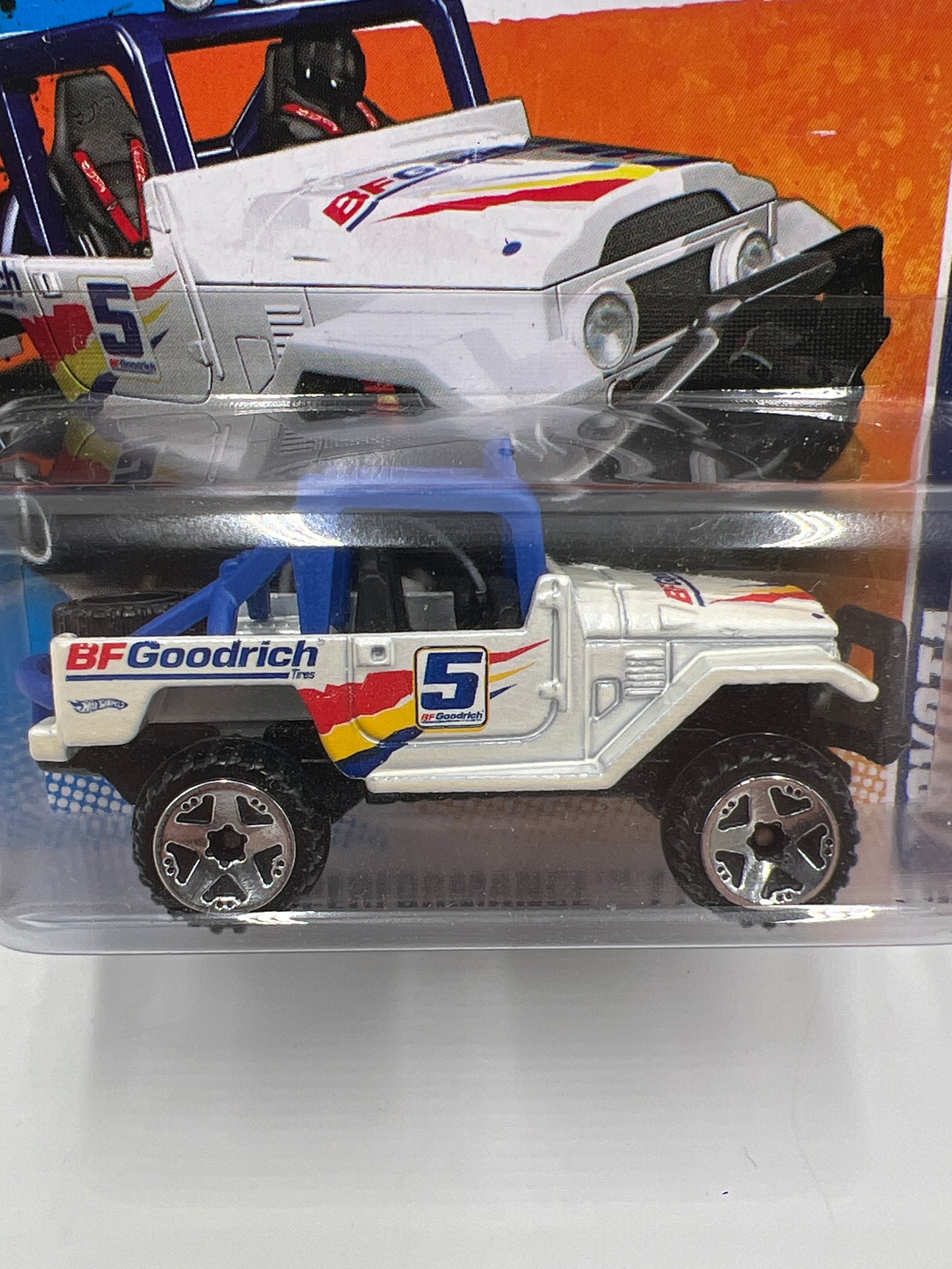 2011 Hot Wheels Short Card Performance #133 Toyota Land Cruiser FJ40 White
