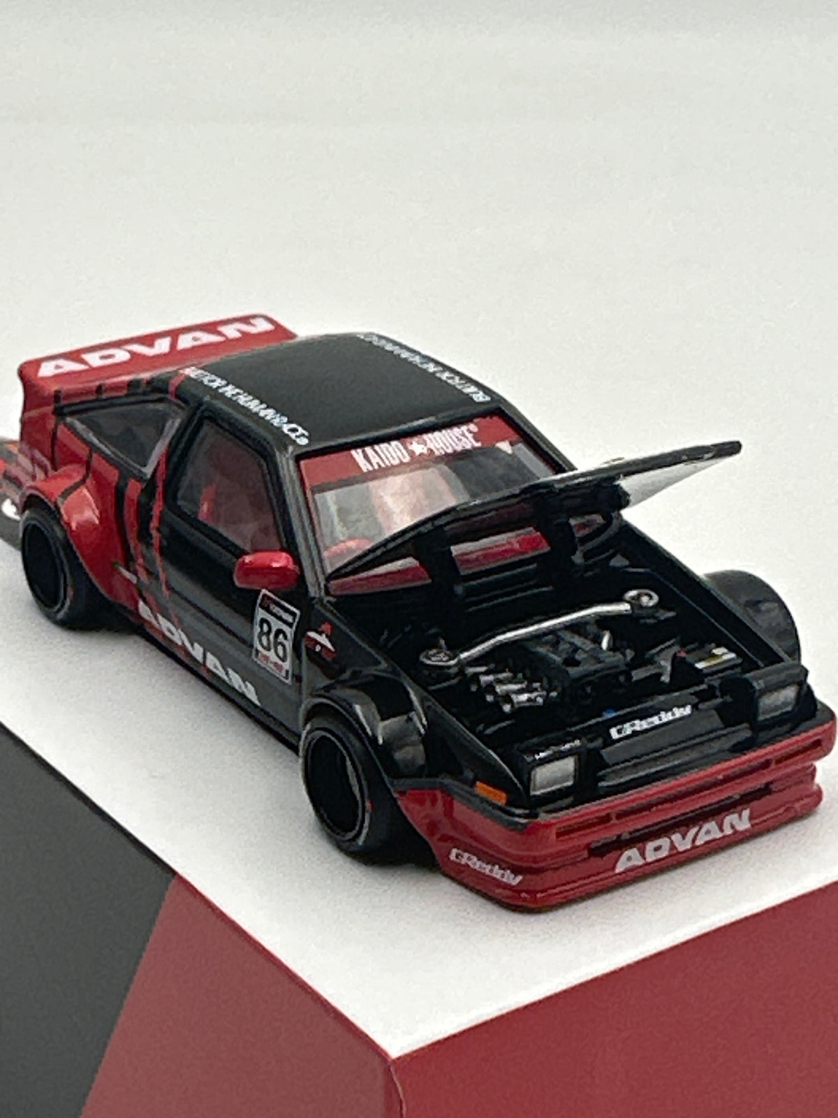 Mini GT Kaido House #214 Toyota AE86 Sprinter Trueno Kaido Advan
