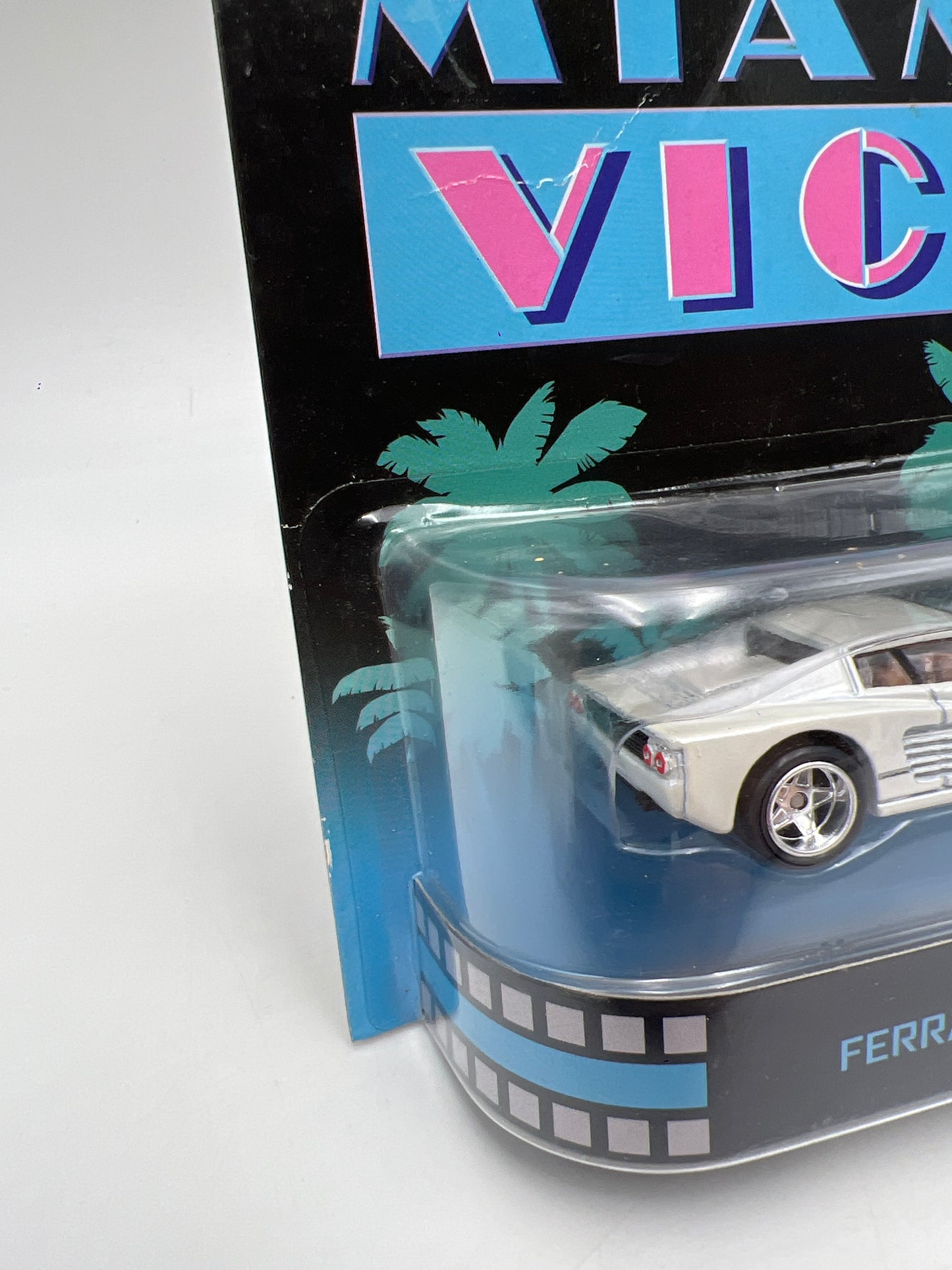 Hot Wheels Retro Entertainment Miami Vice Ferrari F512M White W/Protector