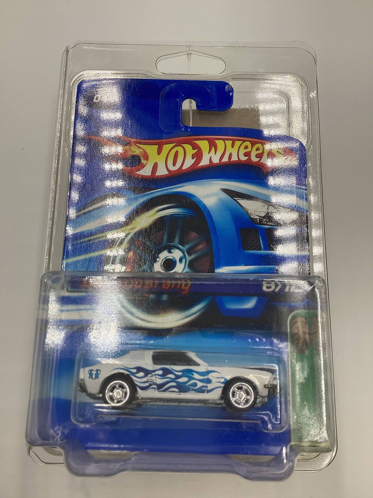 2006 Hot Wheels #044 Treasure Hunt 6/12 67 Mustang White W/protector * Bad Card*