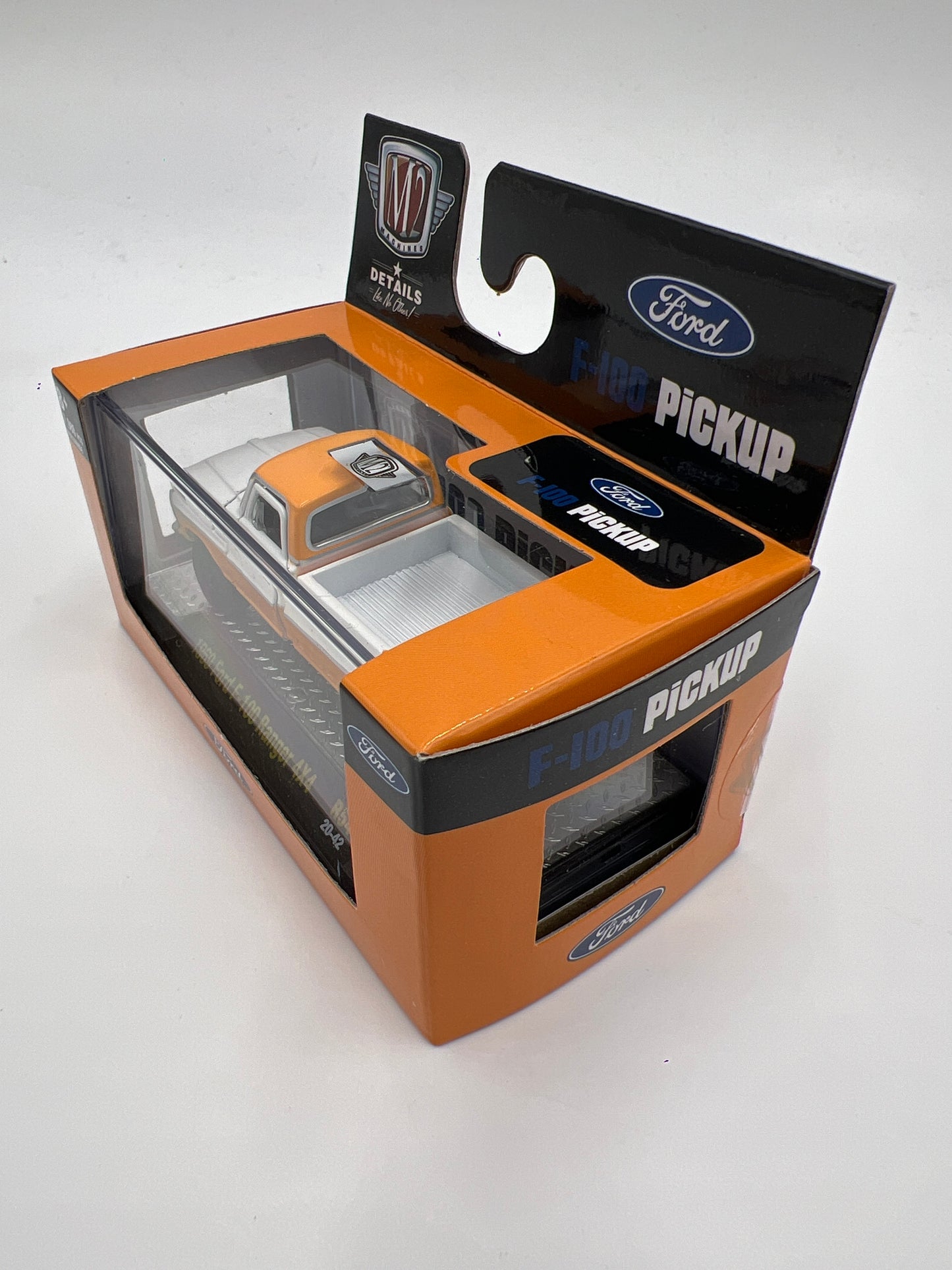 M2 Machines 1969 Ford F-100 Ranger 4x4 White/Orange R54