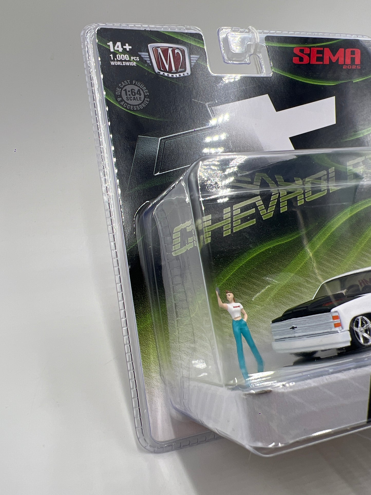 M2 Machines Diorama SEMA 2025 1/1000 1990 Chevrolet C1500 Silverado FL01