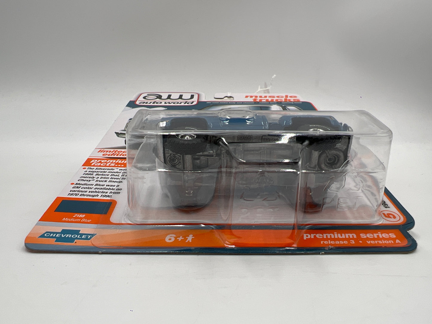 Auto World Muscle Trucks Release 3 Version A 1981 Chevy Silverado Stepside Blue 185B