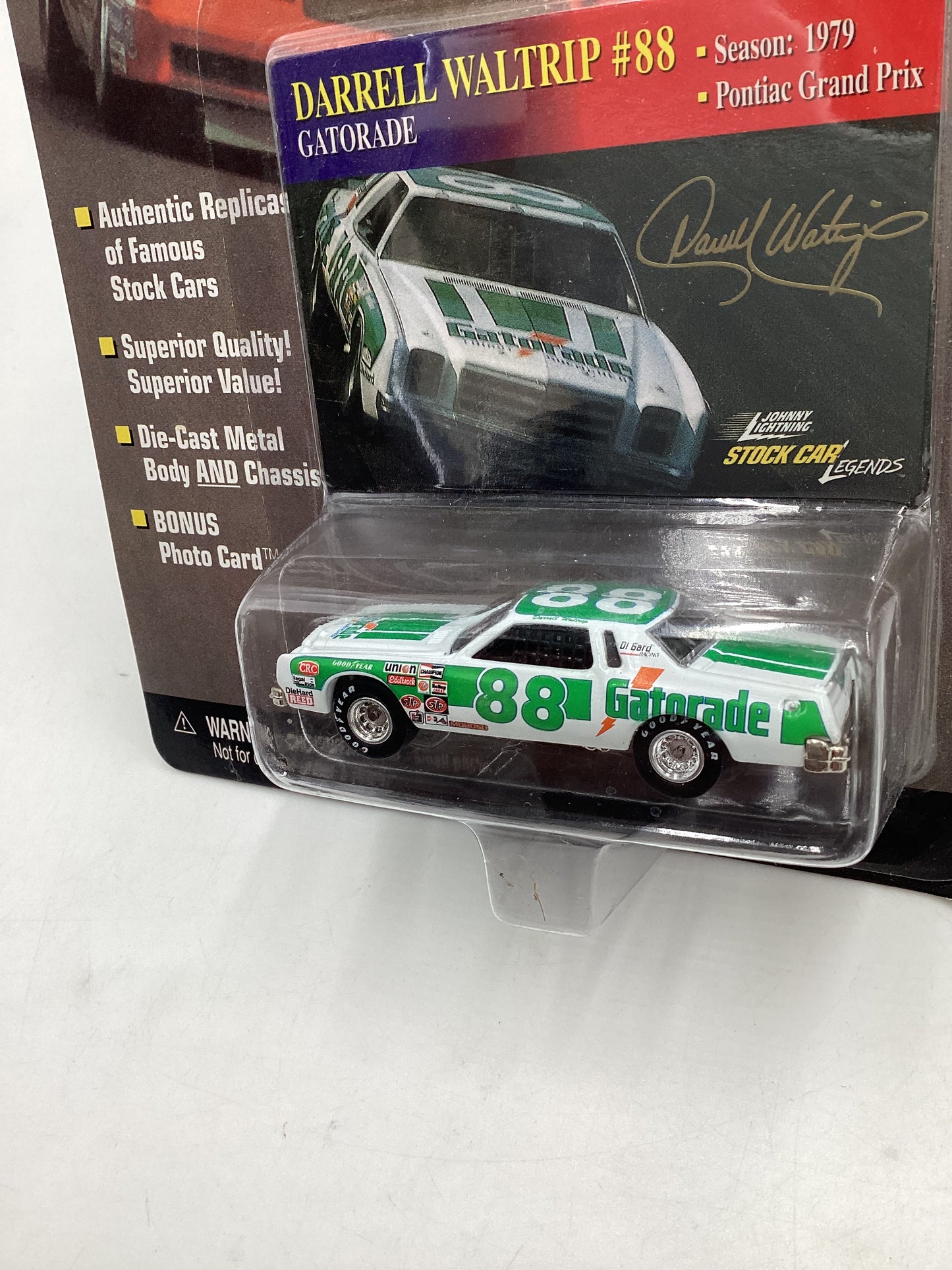 Johnny lightning Stock Car Legends #88 Pontiac Gran Prix Darrell Waltrip 186B