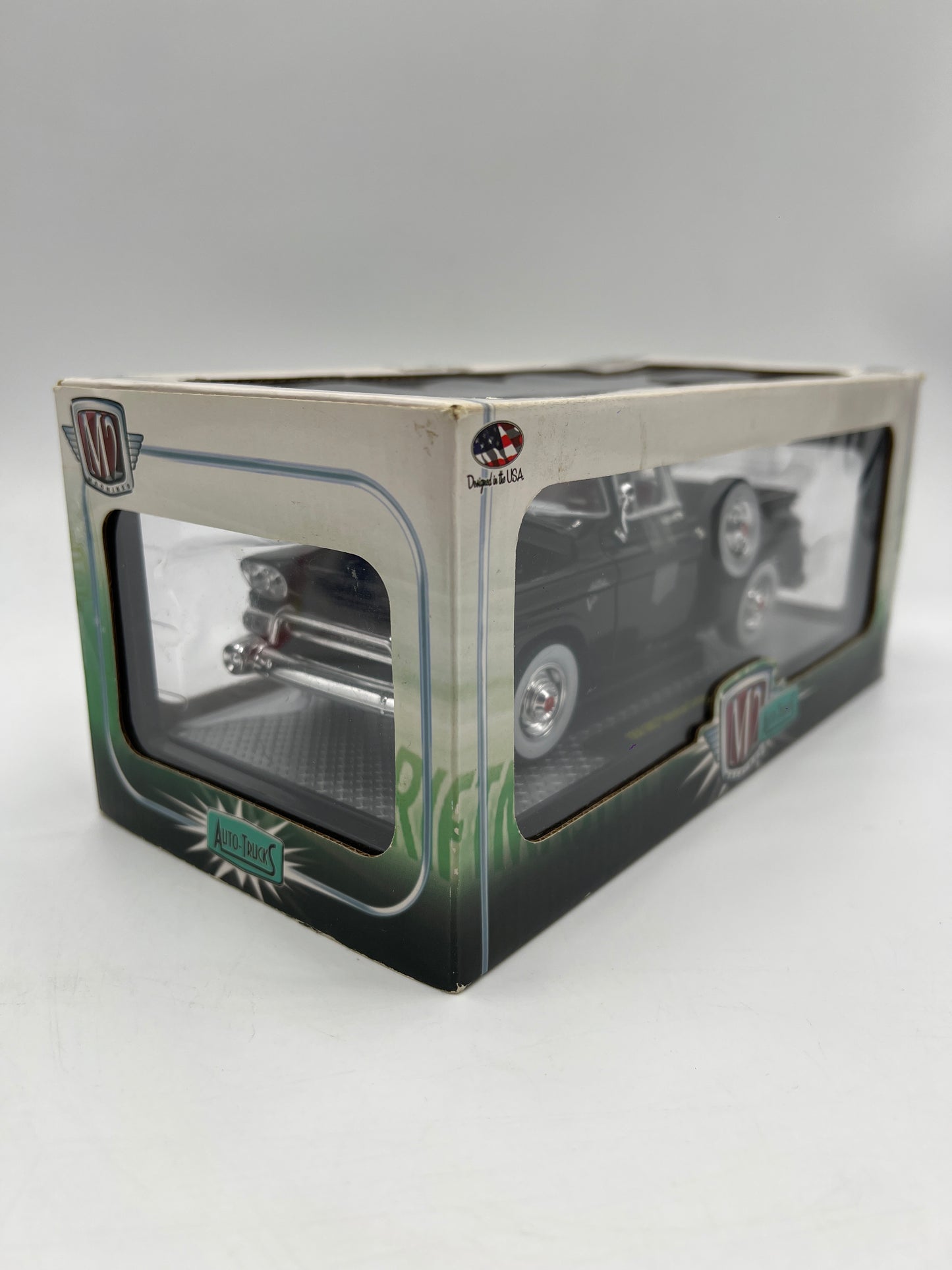 M2 Machines 1/24 Premium Edition Auto-Trucks 1958 GMC Suburban Carrier Black R50