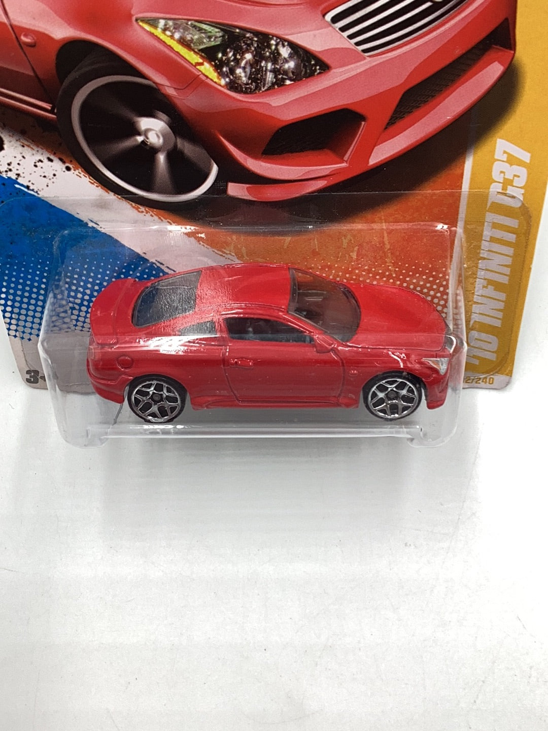 2010 Hot Wheels #32 10 Infiniti G37 red name spelled wrong on base with protector