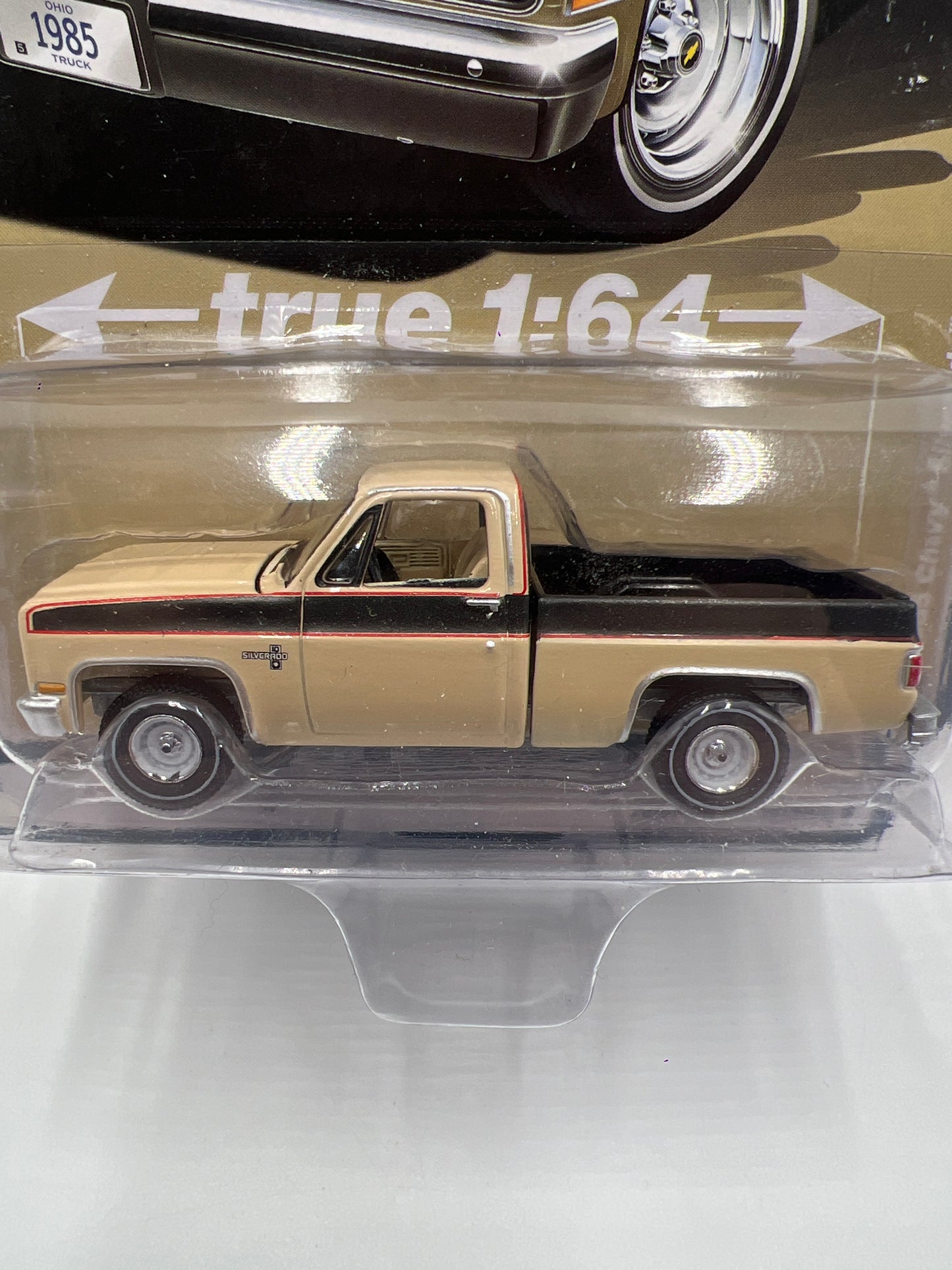 Auto World Muscle Trucks Release 5 Version B 1985 Chevy Silverado 10 Fleetside Tan 183B