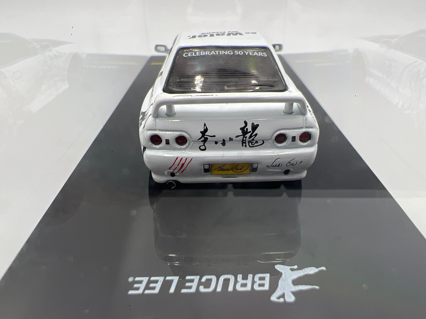 Inno64 1/64 Bruce Lee 50 Years Legacy Set Nissan Skyline GT-R R32 White