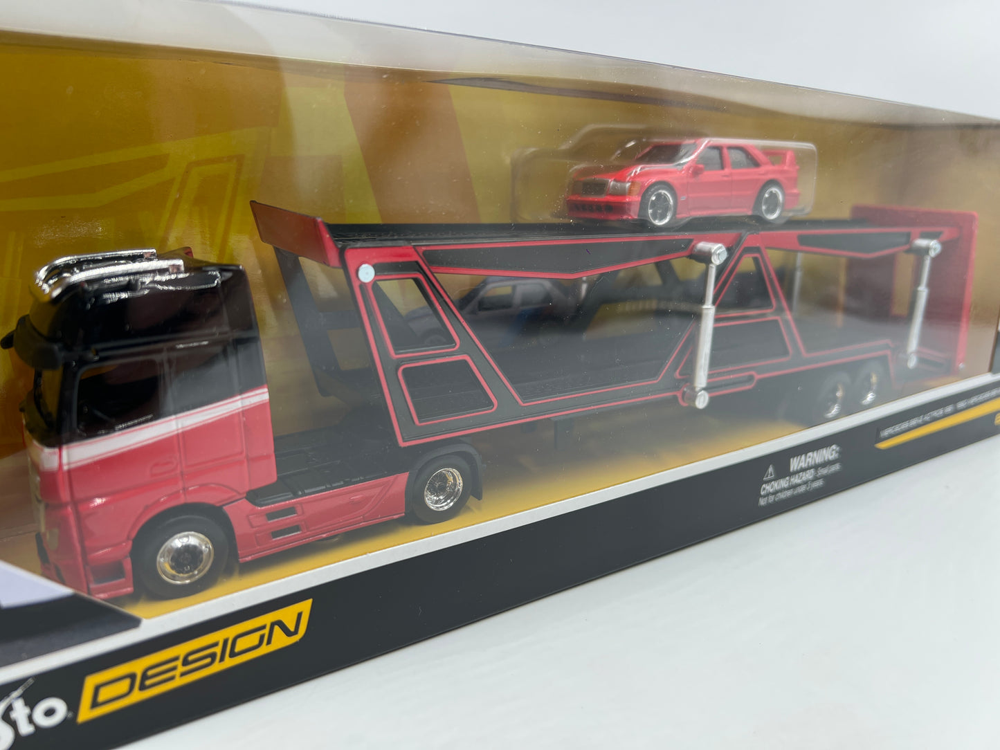 Maisto Design 1/64 Mijo Exclusives Transporters Mercedes-Benz Actros 1851 & 1990 Mercedes-Benz 190 E Red