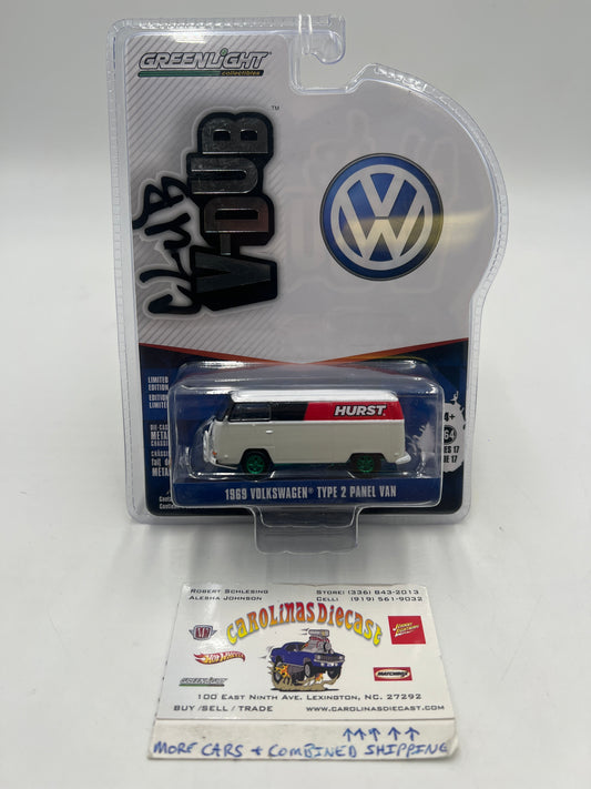 Greenlight Club V-Dub CHASE 1969 Volkswagen Type 2 Panel Van