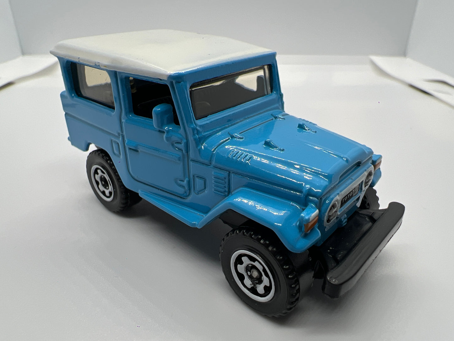 Matchbox 1/64 1968 Toyota Land Cruiser FJ40 Light Blue Loose