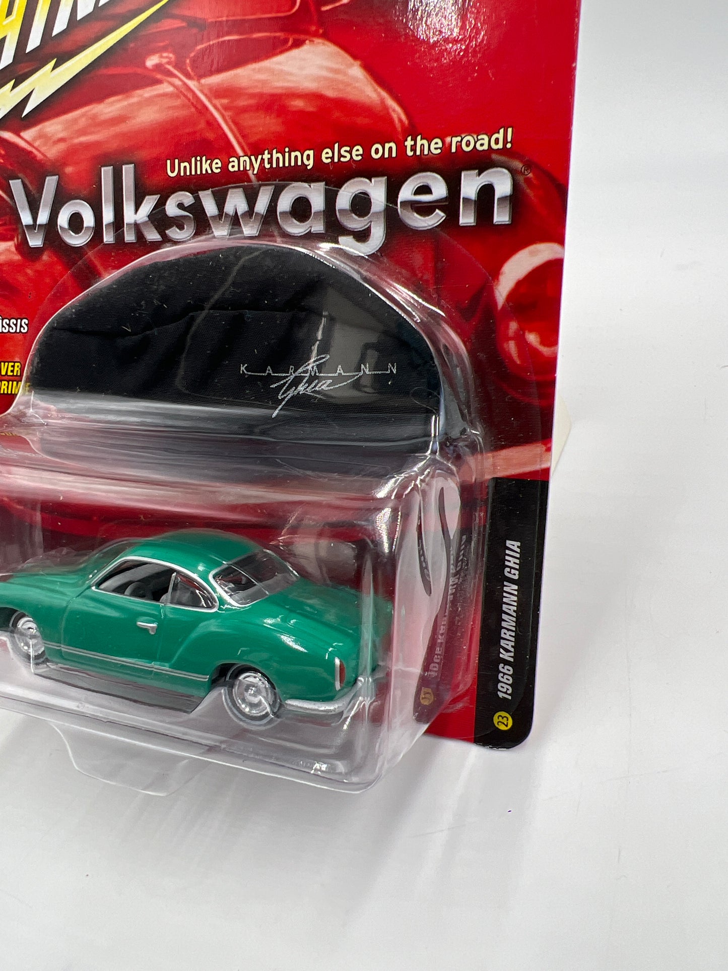 Johnny Lightning Volkswagen 1965 Karmann Ghia Green 220B
