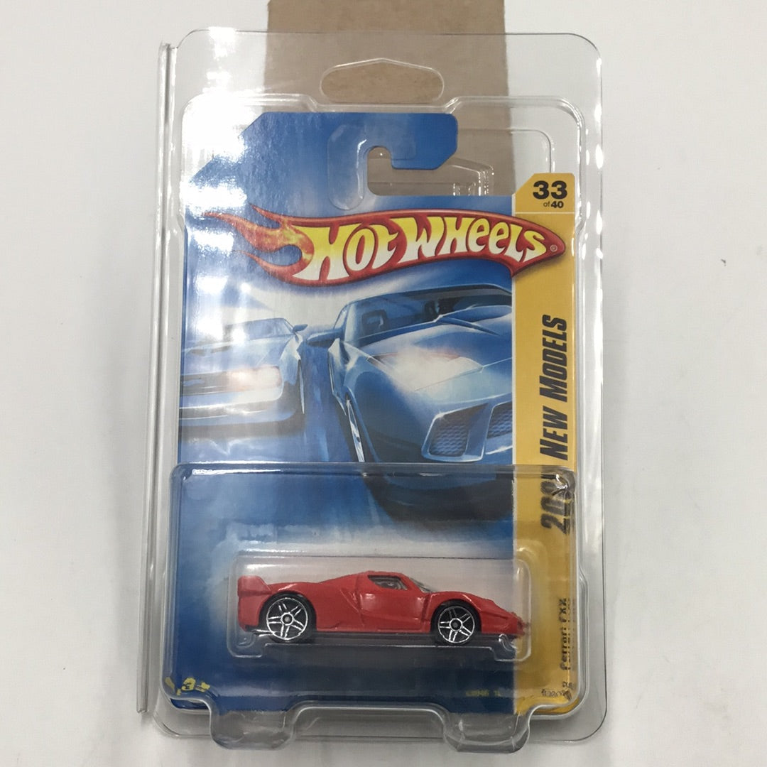 2008 Hot wheels #33 Ferrari FXX red with protector