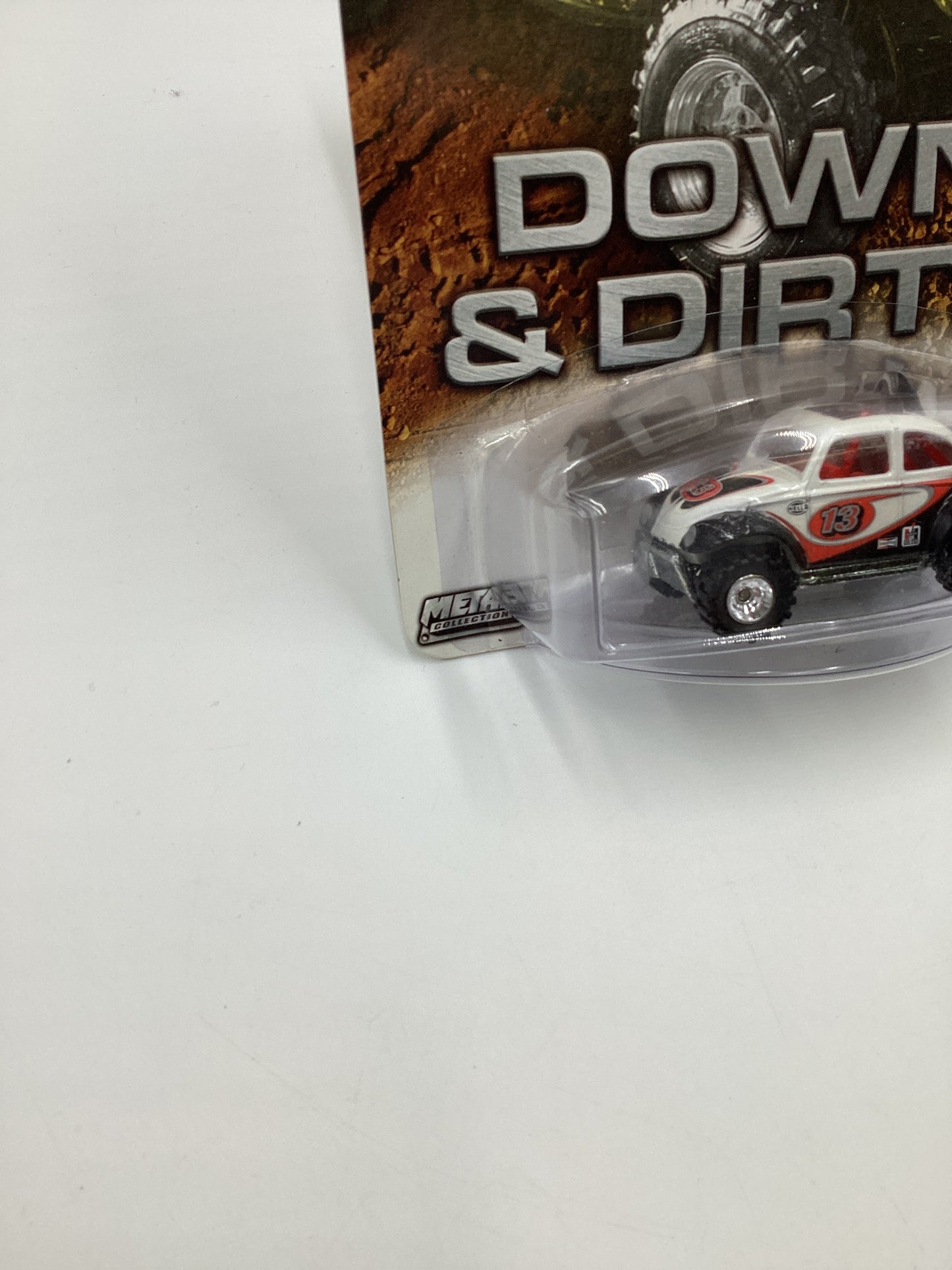 Hot Wheels Down & Dirty 2/4 White Volkswagen Baja Bug