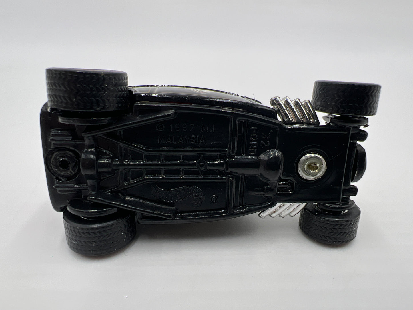 Hot Wheels 1/64 Premium Auto Milestones 32 Ford Black/White Loose