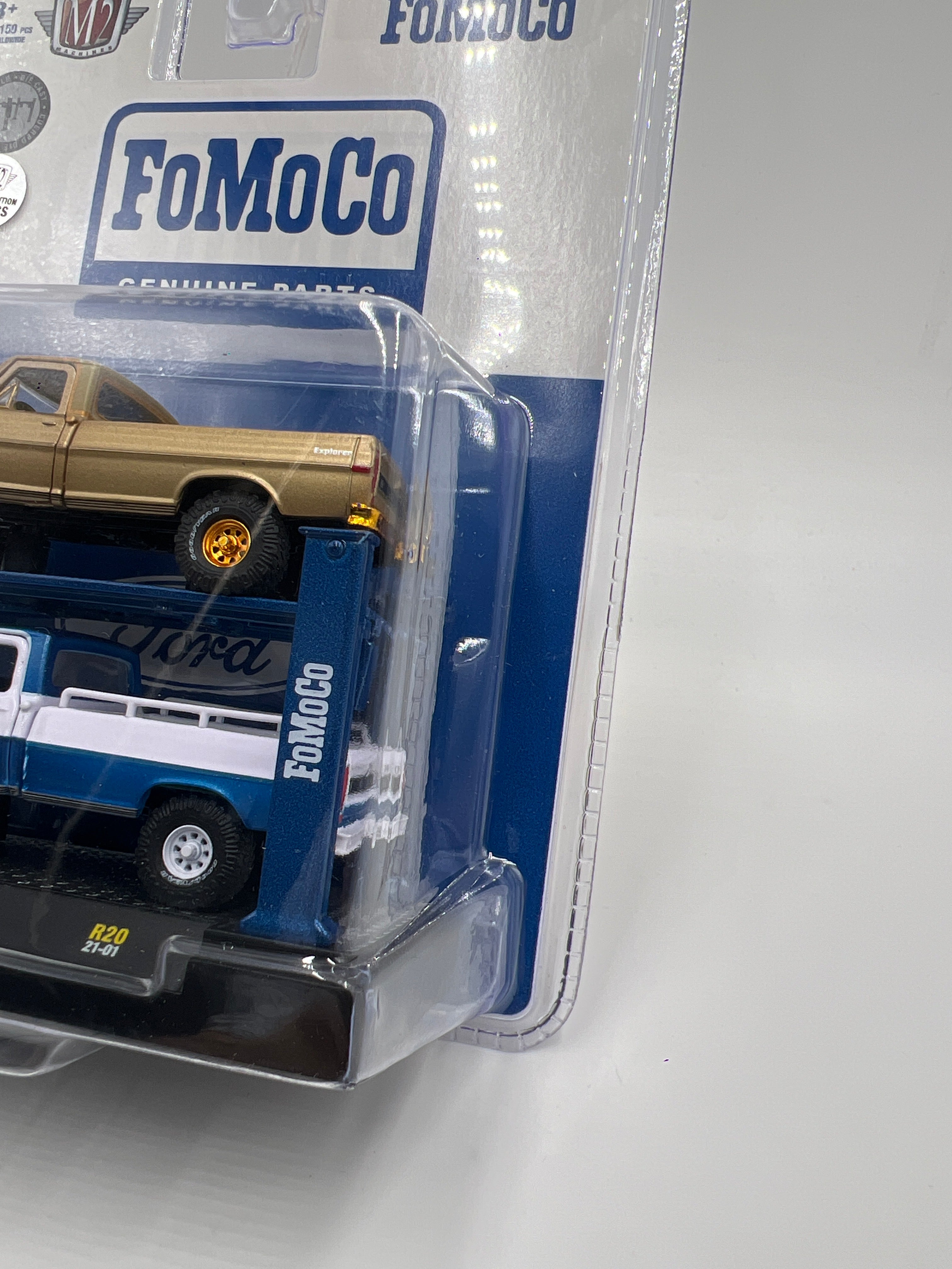 M2 Machines Auto-Lift 2 Pack CHASE FoMoCo 1972 Ford F-250 Explorer