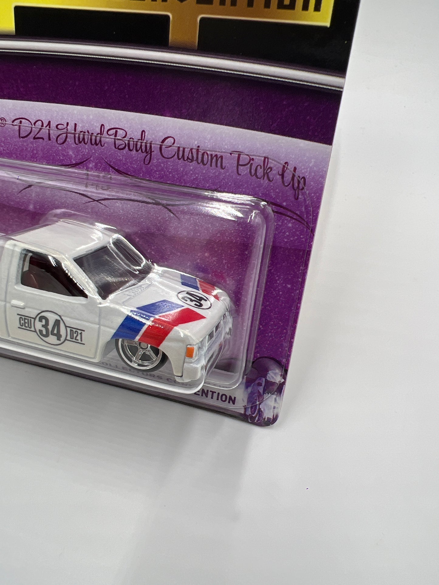 2020 Hot Wheels 34th Annual Collectors Convention LA #2409/6700 93 Nissan D21 Hard Body Custom White W/Protector