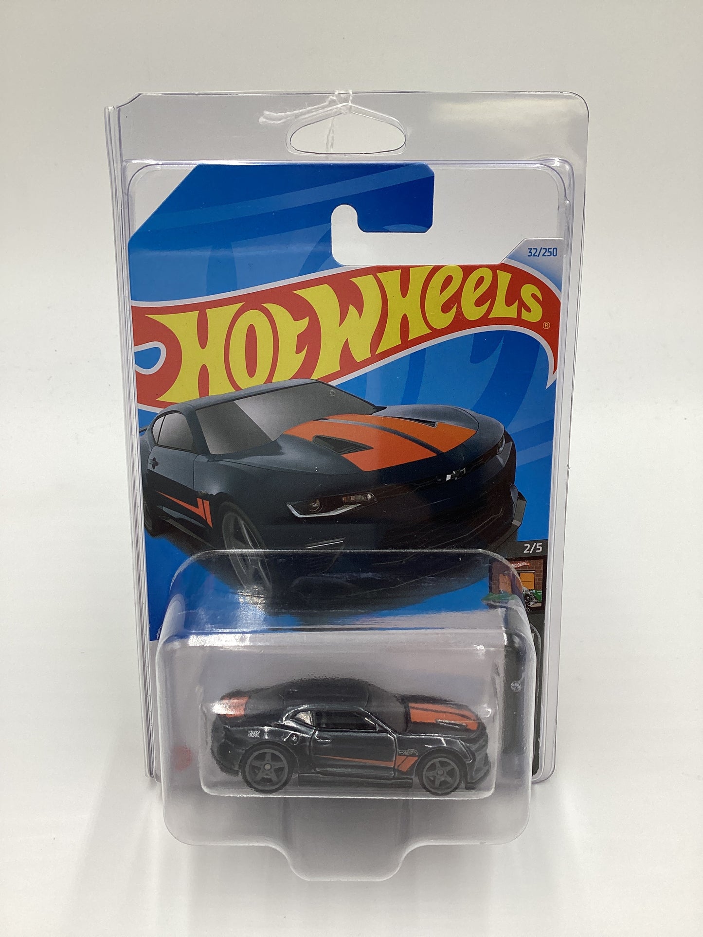 2024 Hot Wheels #32 18 Camaro SS International Card STH Super Treasure Hunt with protector