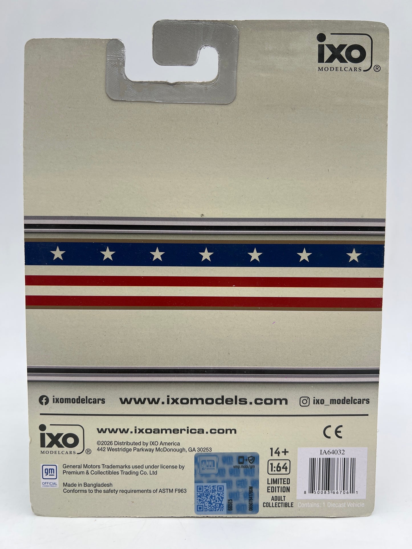 IXO Models US 250th Anniversary 1976 Chevrolet Custom Deluxe K30 Fleetwood Crew Cab