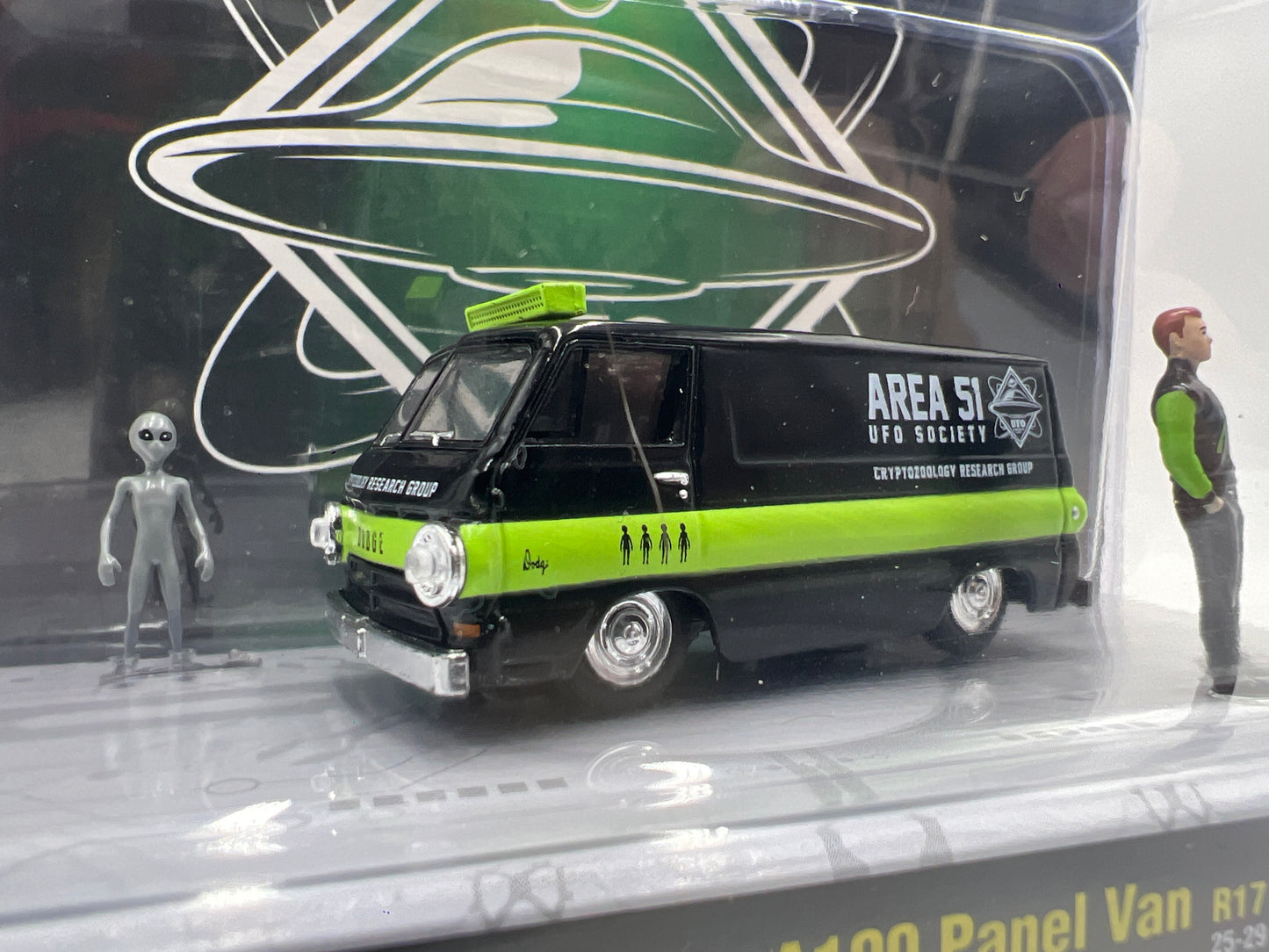 M2 Machines Diorama R17 Area 51 UFO Society 1964 Dodge A100 Panel Van Black/Green 195F