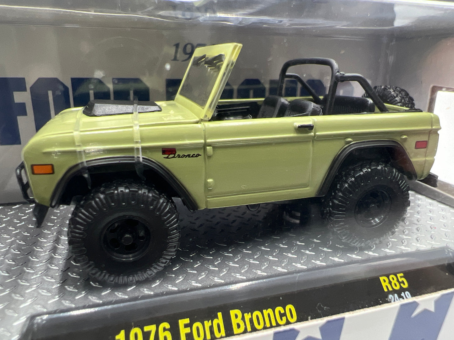 M2 Machines 1976 Ford Bronco Green R85