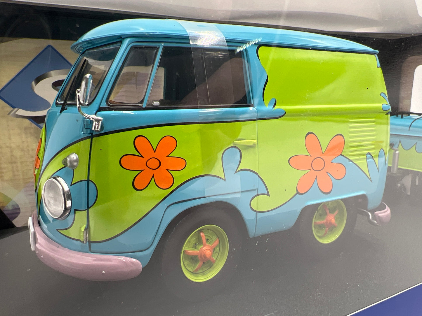 Solido 1:18 Scale Mystery Machine Kool Kombi W/Trailer