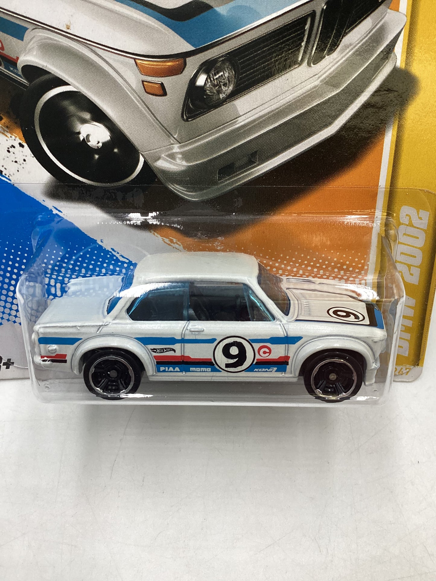 2012 Hot Wheels #021 BMW 2002 White 106H