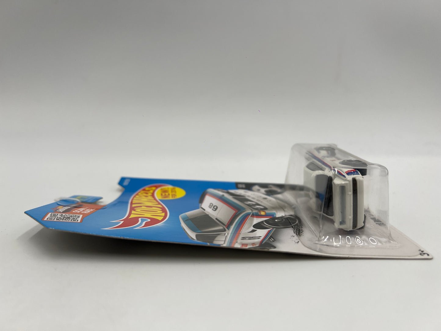 2016 Hot Wheels BMW #190 73 BMW 3.0 CSL Race Car White