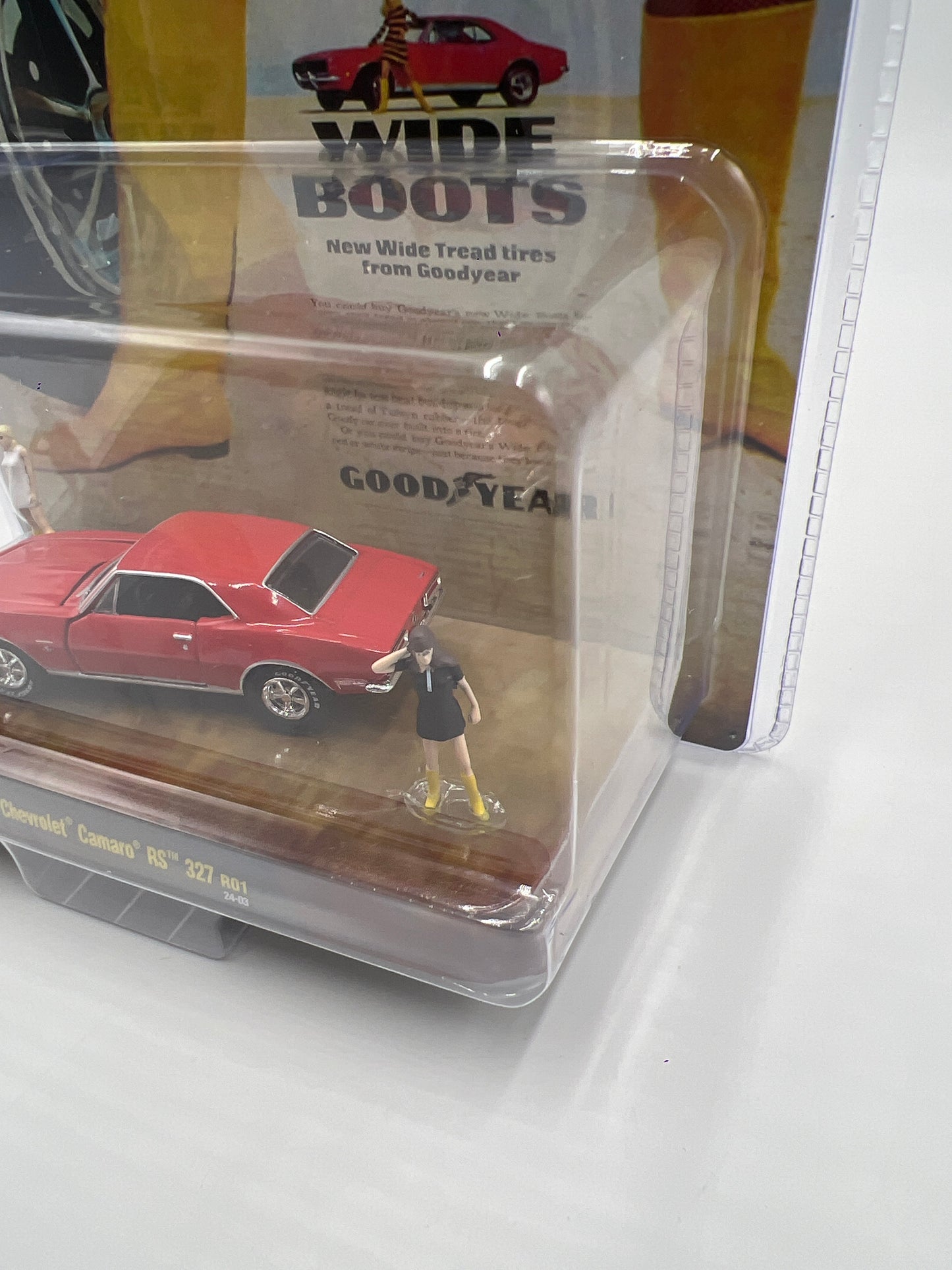 2024 M2 Machines Diorama 1967 Chevrolet Camaro RS 327 R01 199E