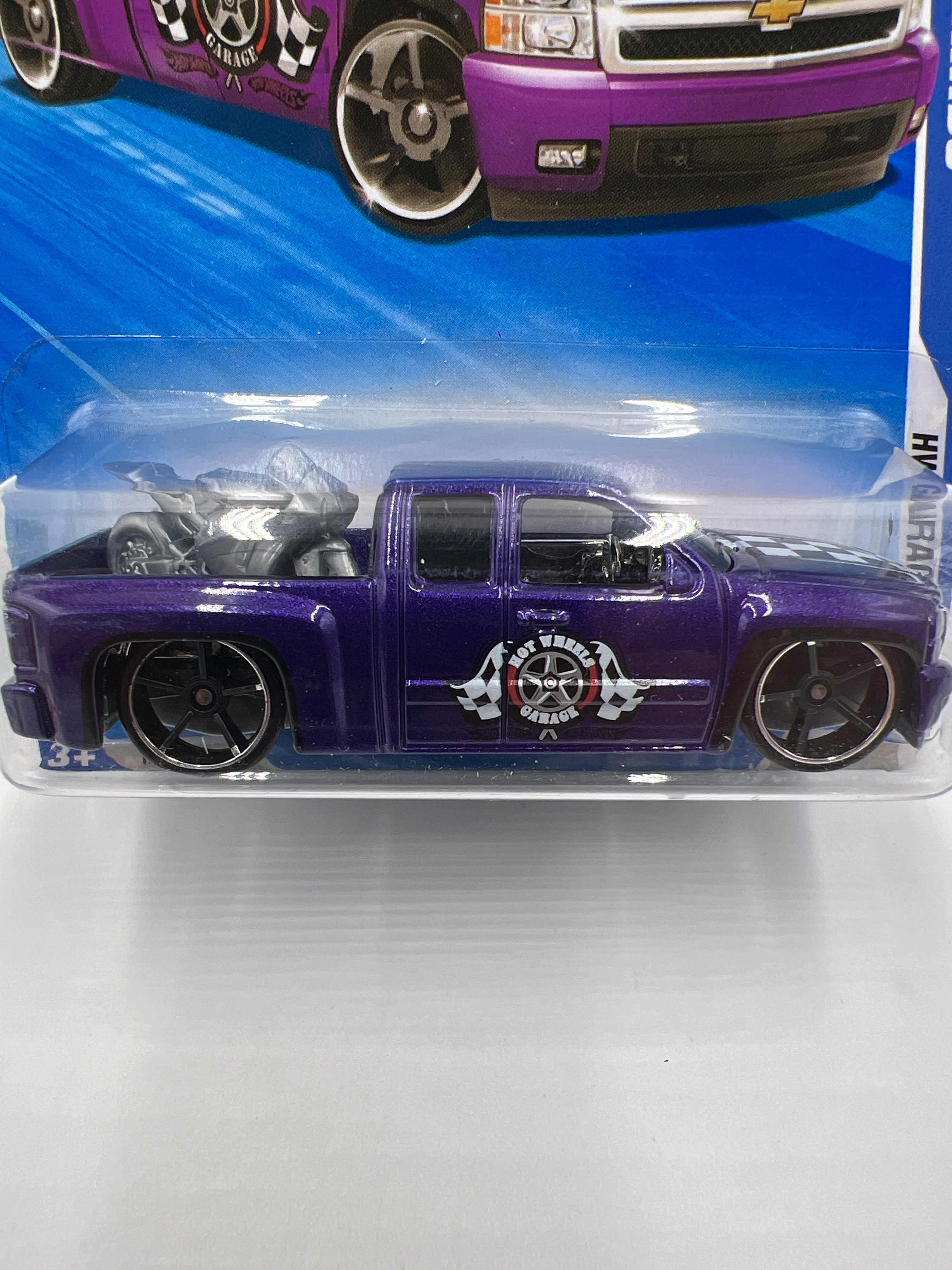 2010 Hot Wheels Garage #70 Chevy Silverado Purple W/Protector